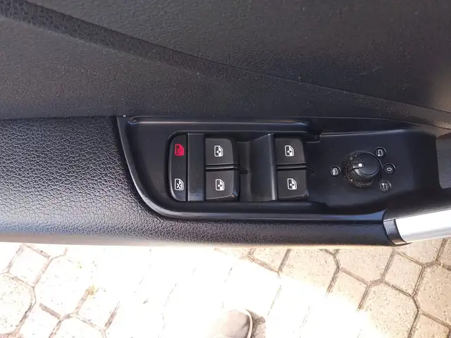 Audi Q2 view 11