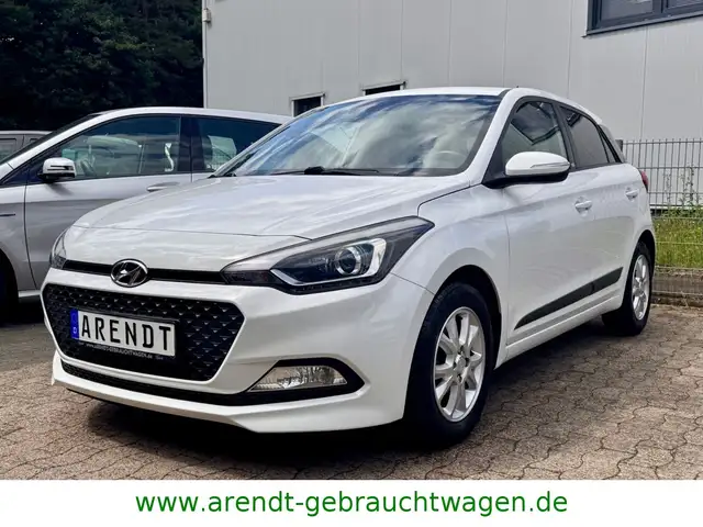 Hyundai i20 Passion *PDC/SHZ/Lenkradheizung*