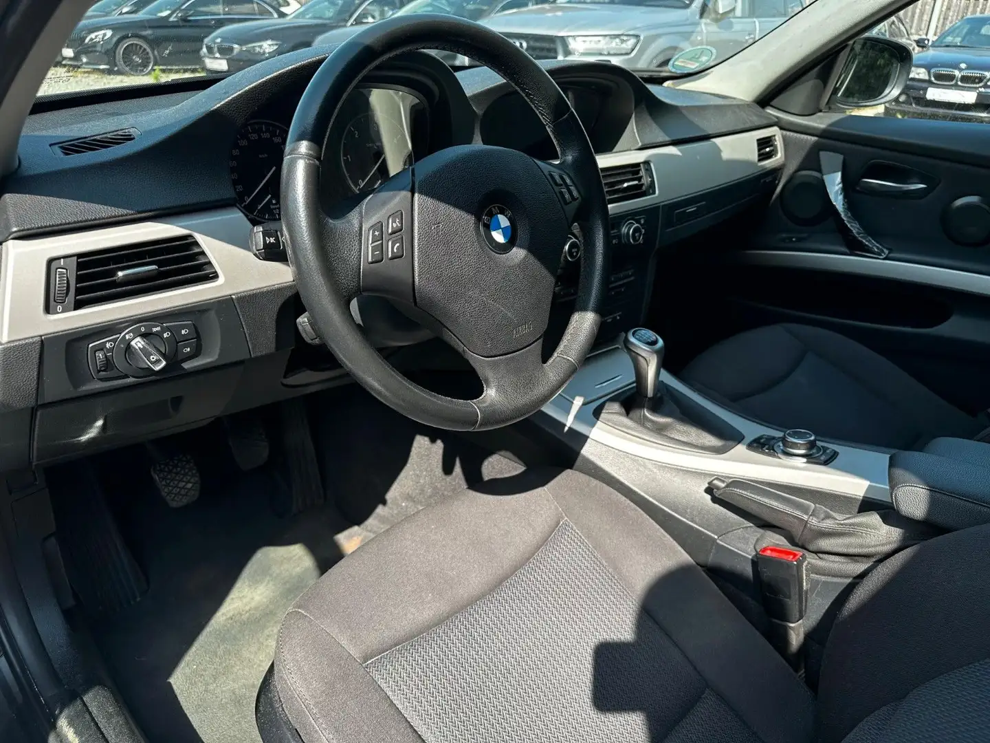 BMW 320 d Lim. LCI NAVI SHZG M-FELGEN 18"  FACELIFT Gris - 2