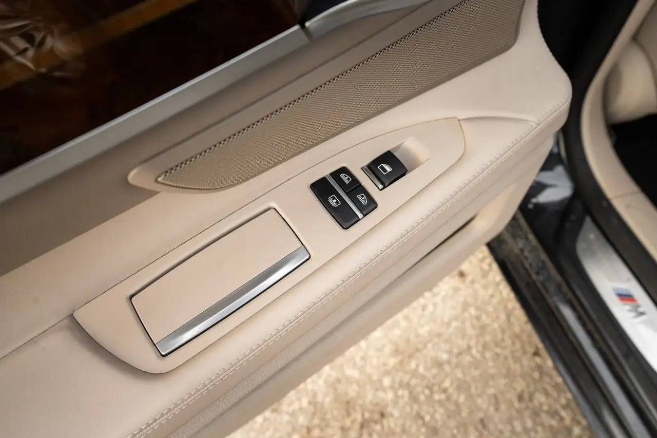 BMW 7 Series снимка BMW 7 Series