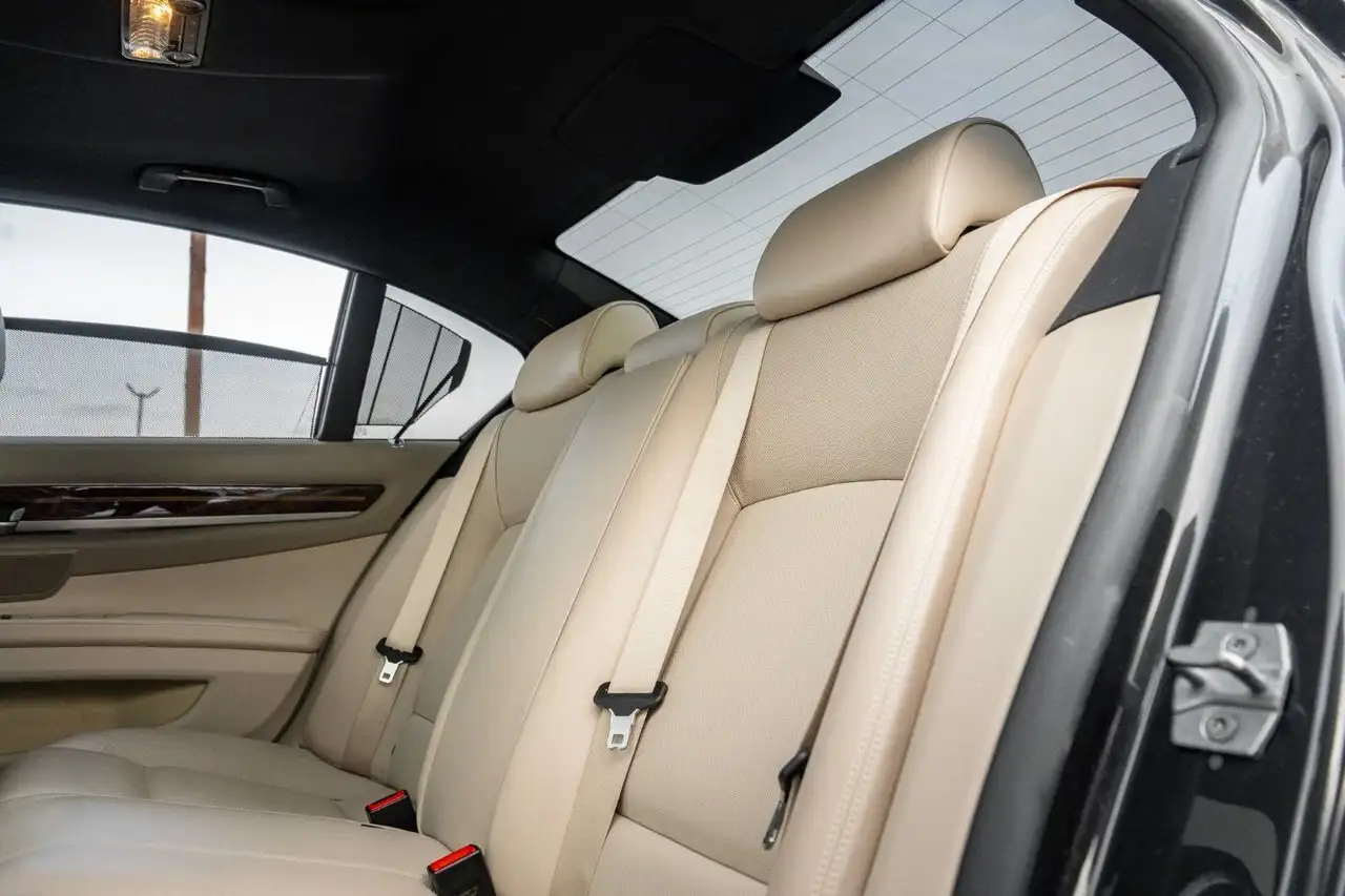 BMW 7 Series снимка BMW 7 Series
