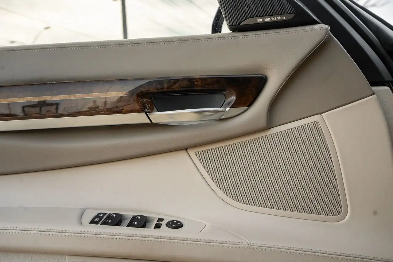 BMW 7 Series снимка BMW 7 Series