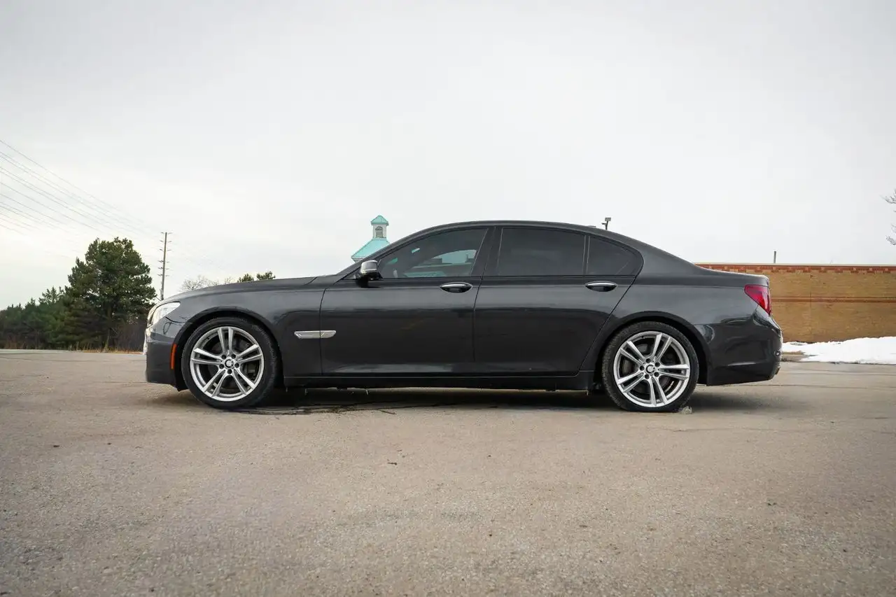 BMW 7 Series снимка BMW 7 Series