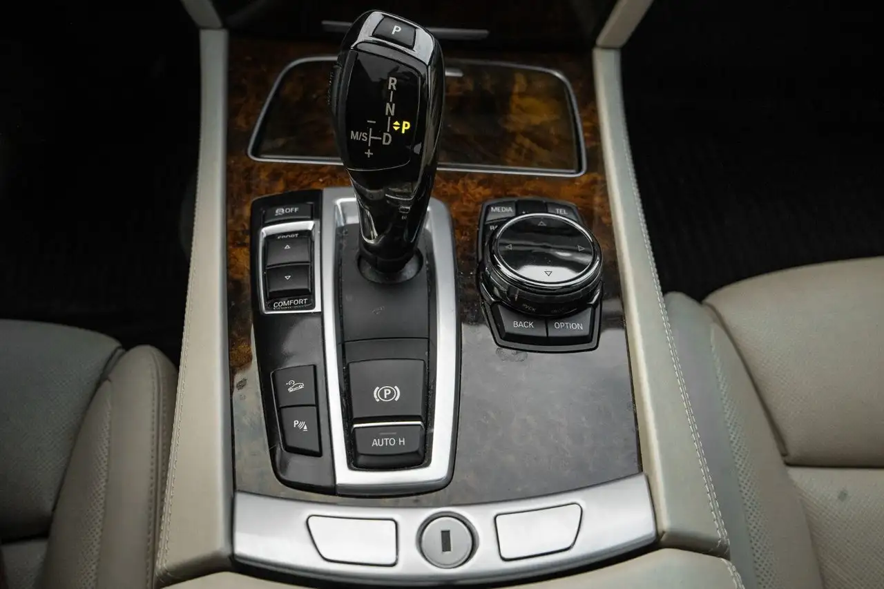 BMW 7 Series снимка BMW 7 Series