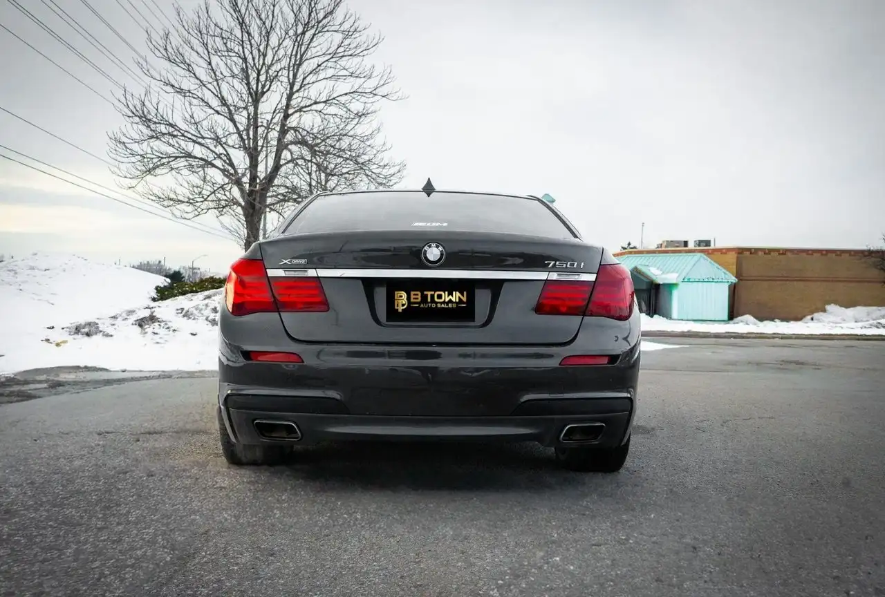 BMW 7 Series снимка BMW 7 Series