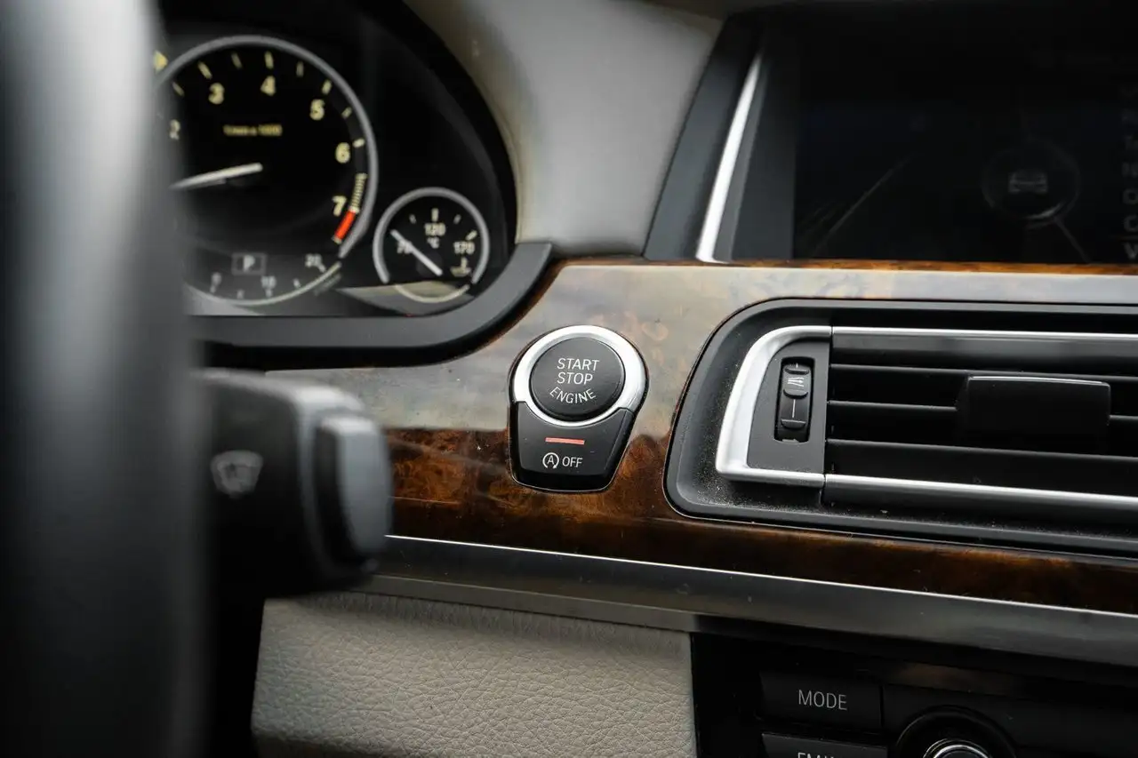 BMW 7 Series снимка BMW 7 Series