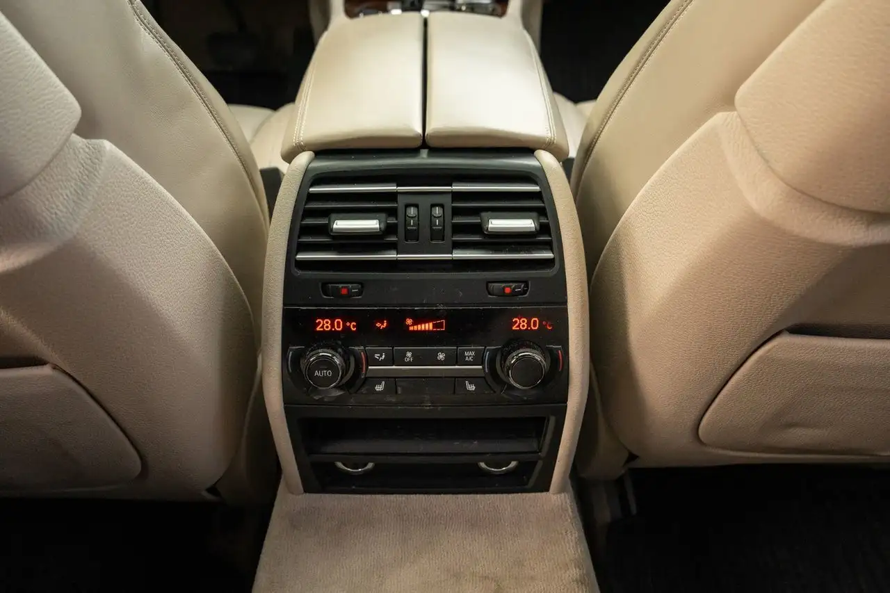 BMW 7 Series снимка BMW 7 Series
