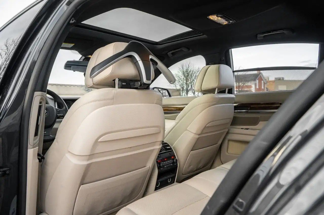 BMW 7 Series снимка BMW 7 Series