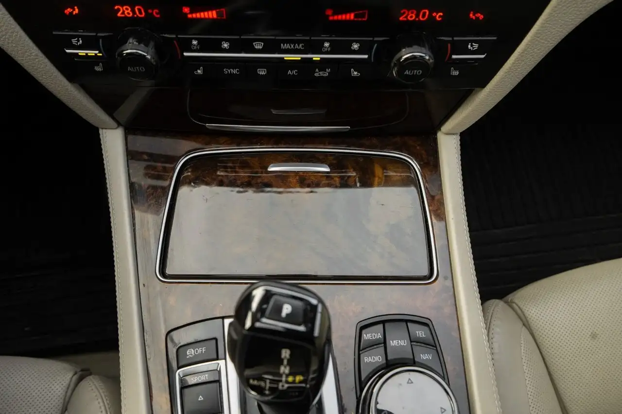 BMW 7 Series снимка BMW 7 Series