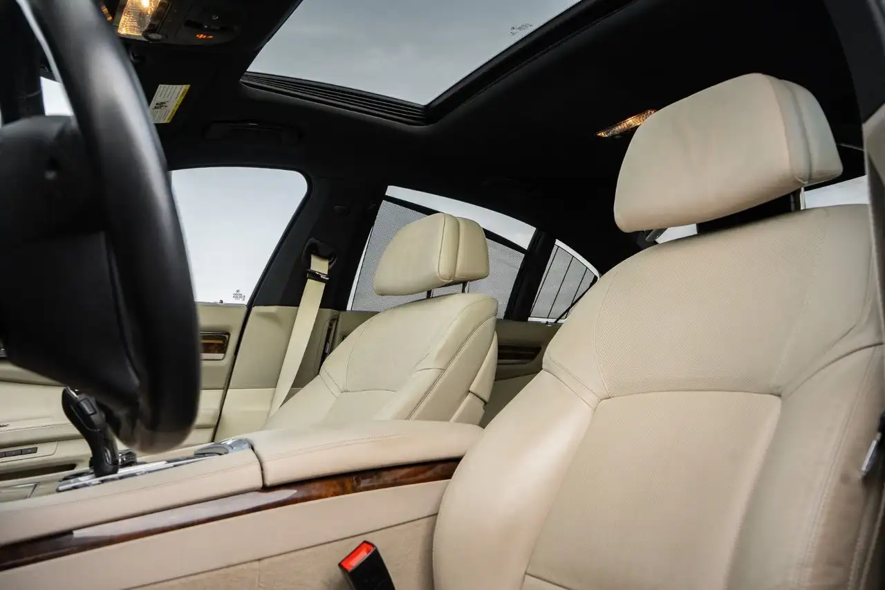 BMW 7 Series снимка BMW 7 Series