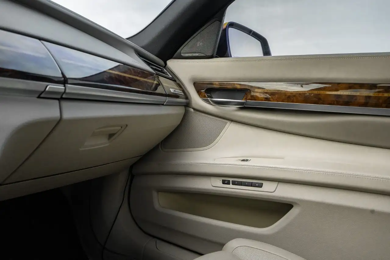 BMW 7 Series снимка BMW 7 Series