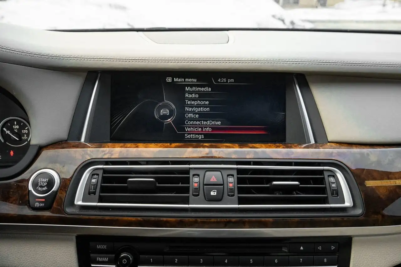 BMW 7 Series снимка BMW 7 Series