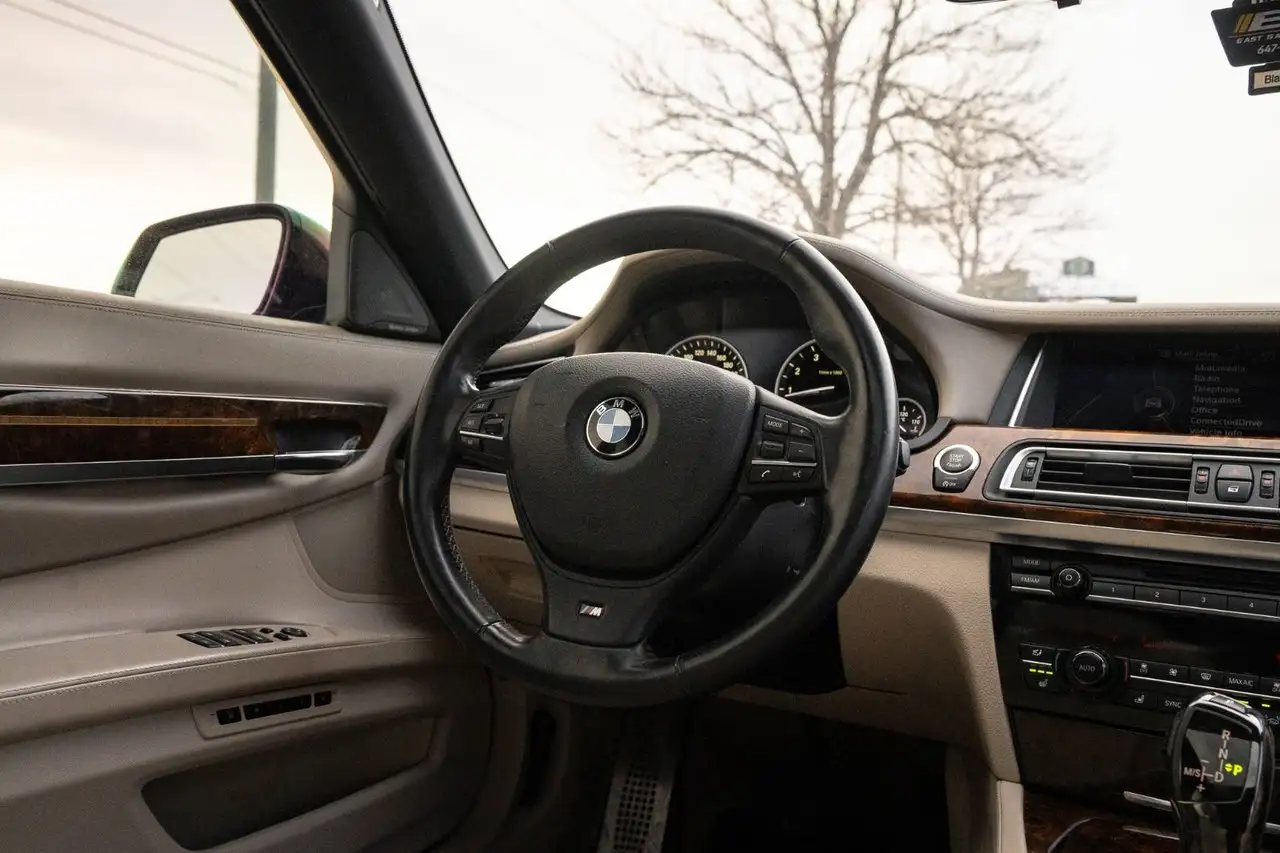 BMW 7 Series снимка BMW 7 Series