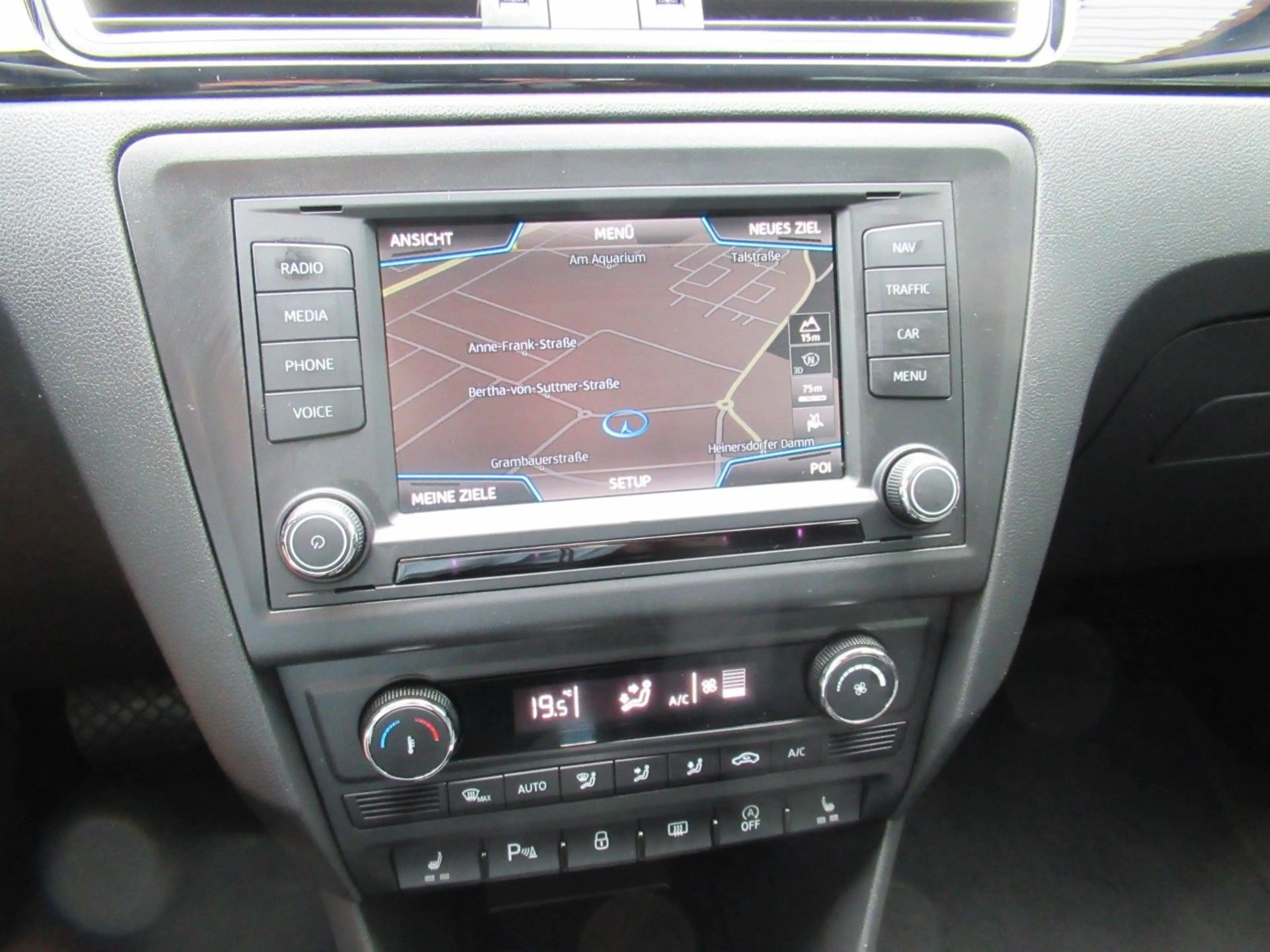 SEAT Toledo Xcellence 1.4 AUTOMATIK*LED*NAVI*PDC*17" — photo 14