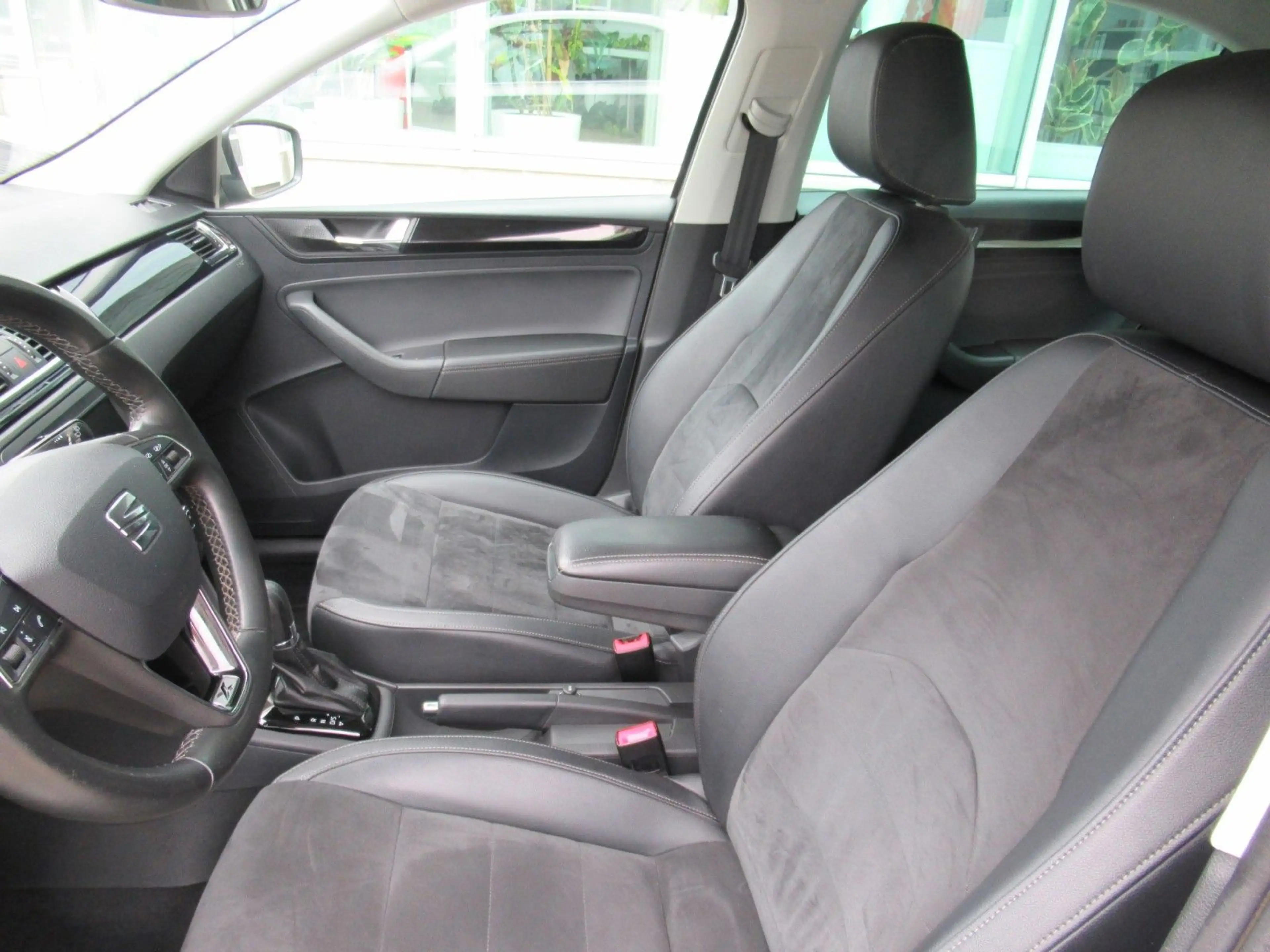 SEAT Toledo Xcellence 1.4 AUTOMATIK*LED*NAVI*PDC*17" — photo 13