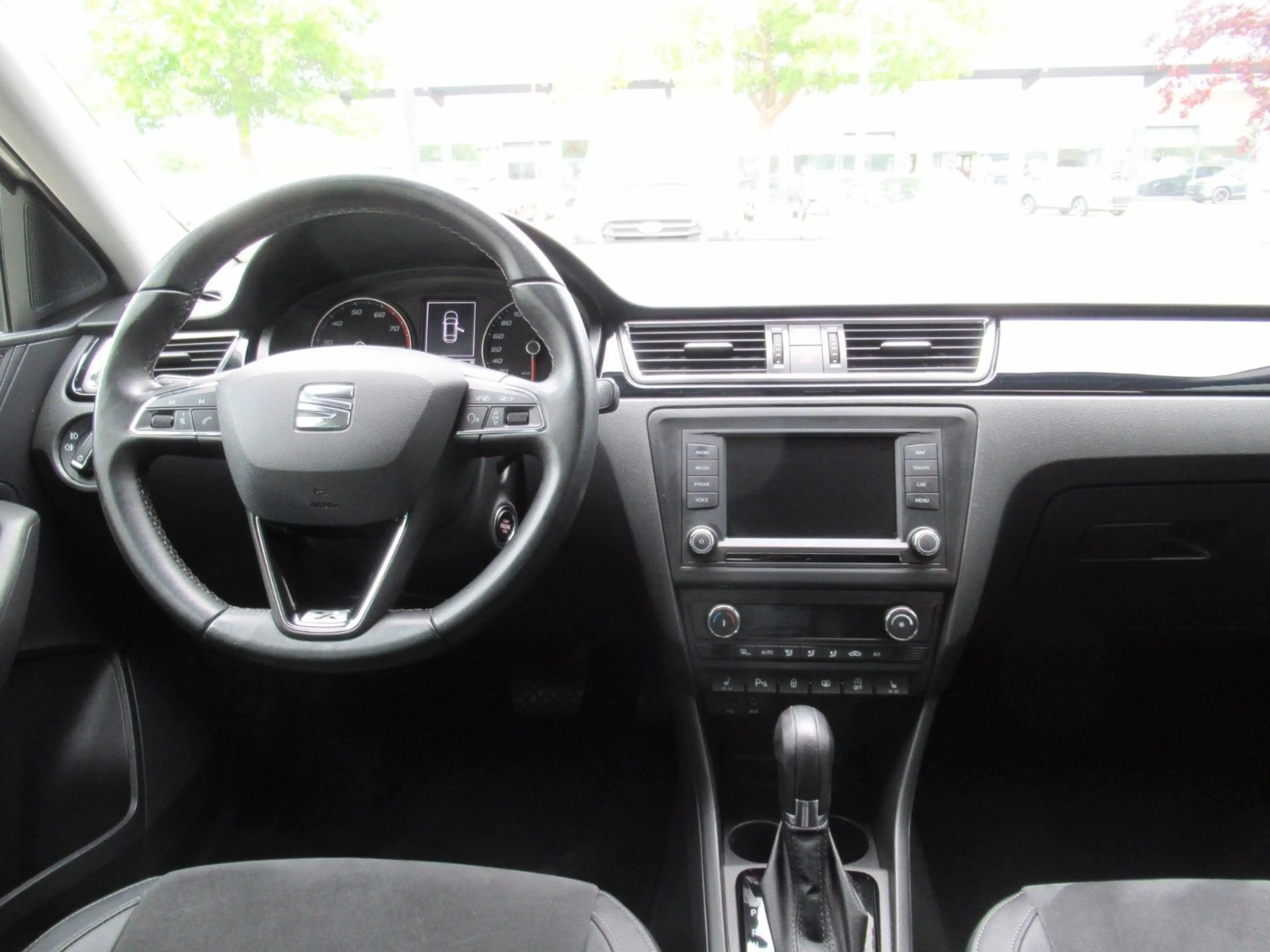 SEAT Toledo Xcellence 1.4 AUTOMATIK*LED*NAVI*PDC*17" — photo 8