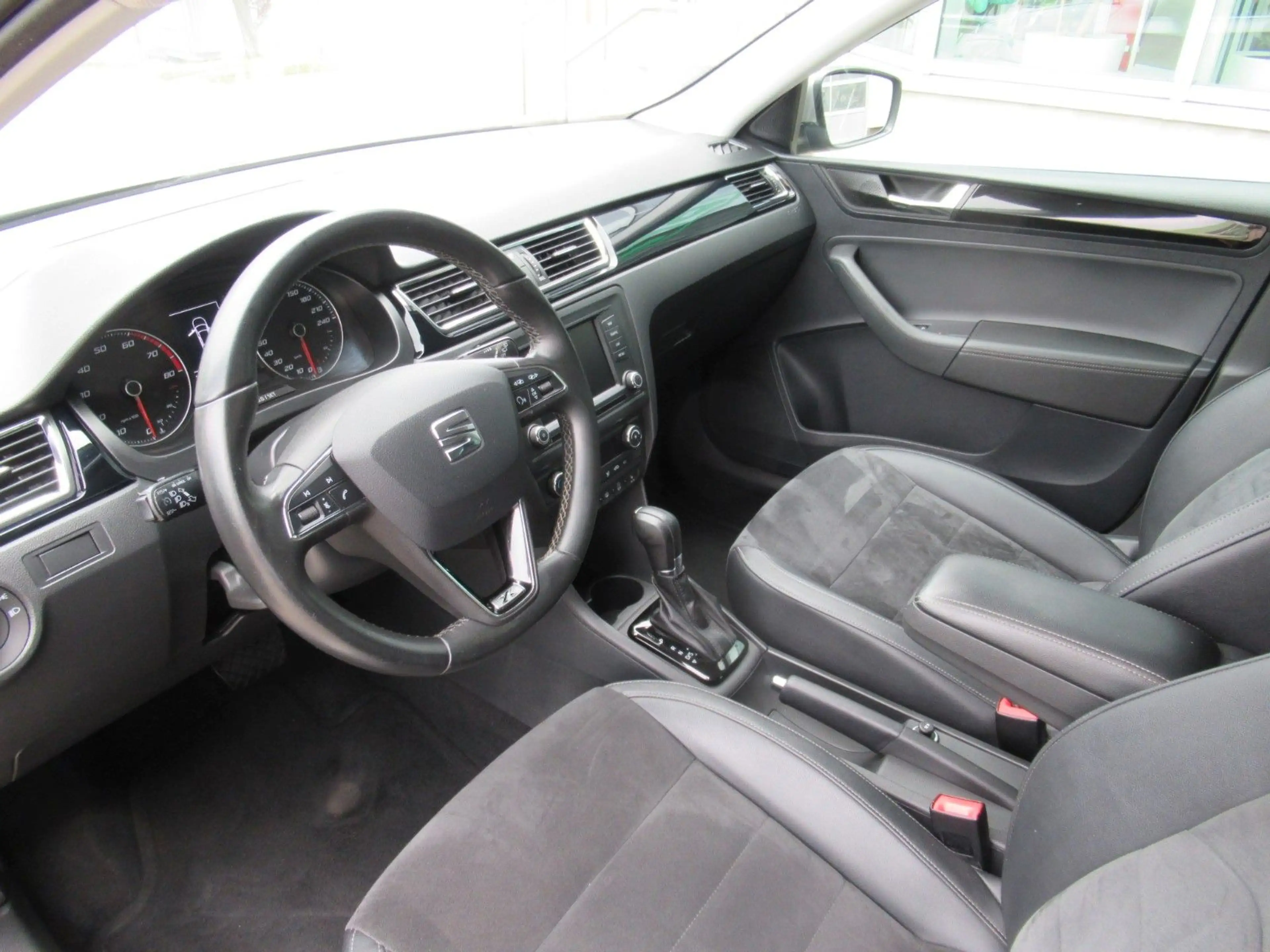 SEAT Toledo Xcellence 1.4 AUTOMATIK*LED*NAVI*PDC*17" — photo 12
