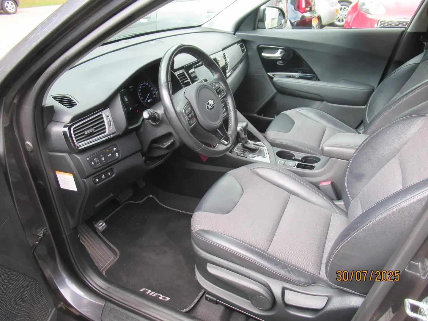 Kia Niro 1.6 GDi PHEV BusinessLine Grijs - 2