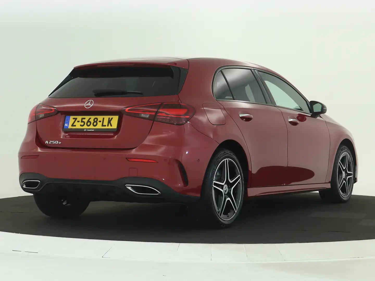 Mercedes-Benz A 250 e Star Edition AMG Line | Nightpakket | Smartphone Rood - 2