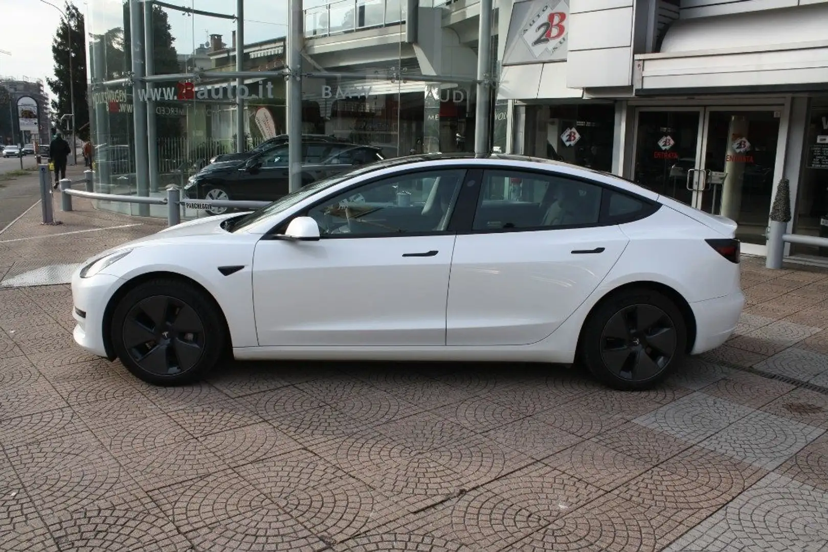 Tesla Model 3 RWD Bianco - 2