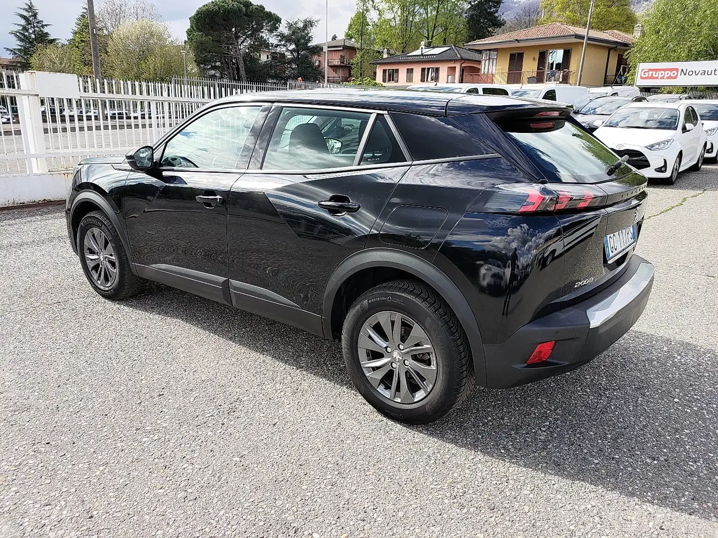 Peugeot 2008 PureTech 100 S&S Active Nero - 2