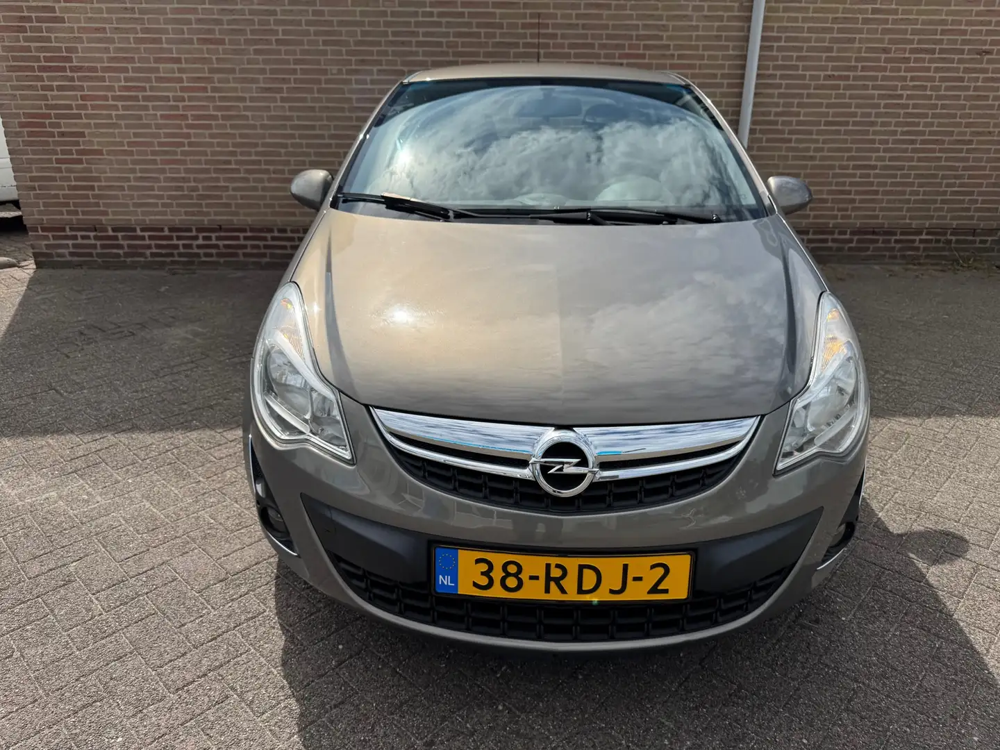 Opel Corsa 1.2-16V Edition Bruin - 2