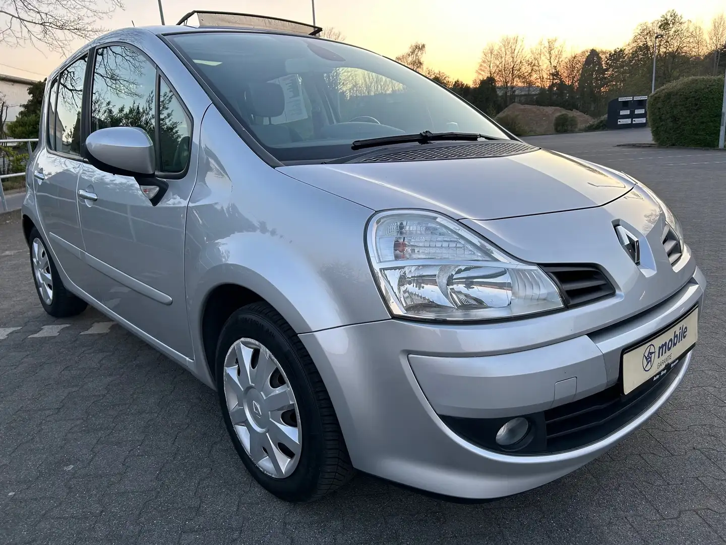 Renault Grand Modus 1.2 16V TCE Luxe*KLIMA*PDC*SITZH.PANNORAMA*TEMPOM. Stříbrná - 2