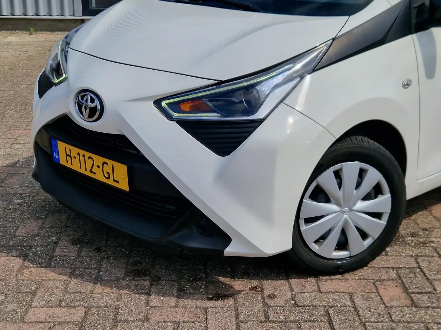 Toyota Aygo 1.0 VVT-i x-fun Wit - 2