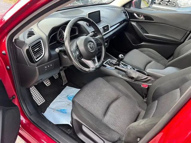 Mazda Mazda3 view 7
