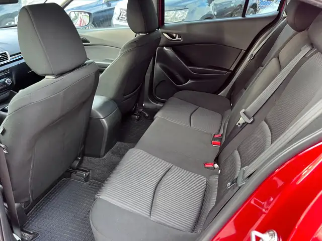 Mazda Mazda3 view 11