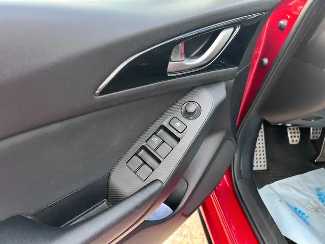 Mazda Mazda3 view 12