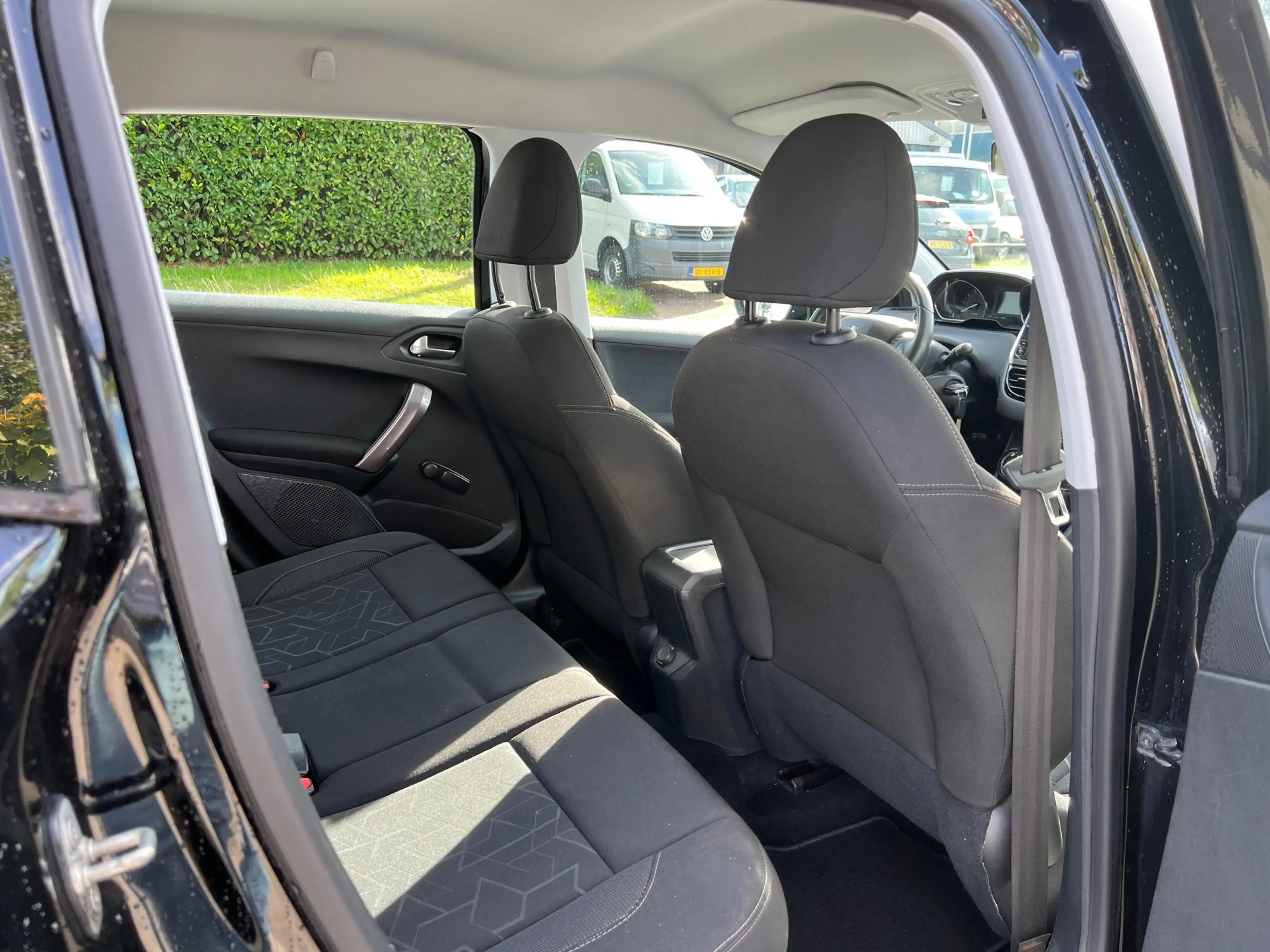 Peugeot 2008 1.2 PureTech Blue Lion — photo 11