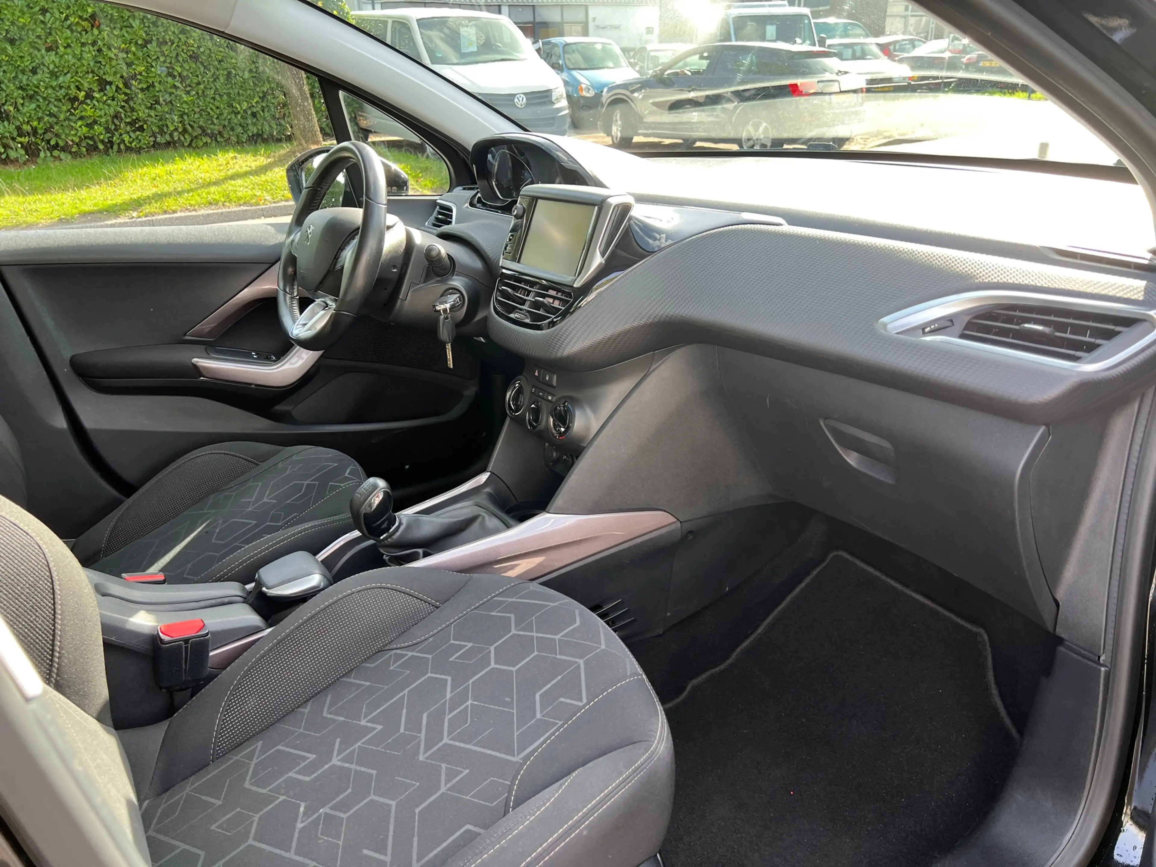 Peugeot 2008 1.2 PureTech Blue Lion — photo 12