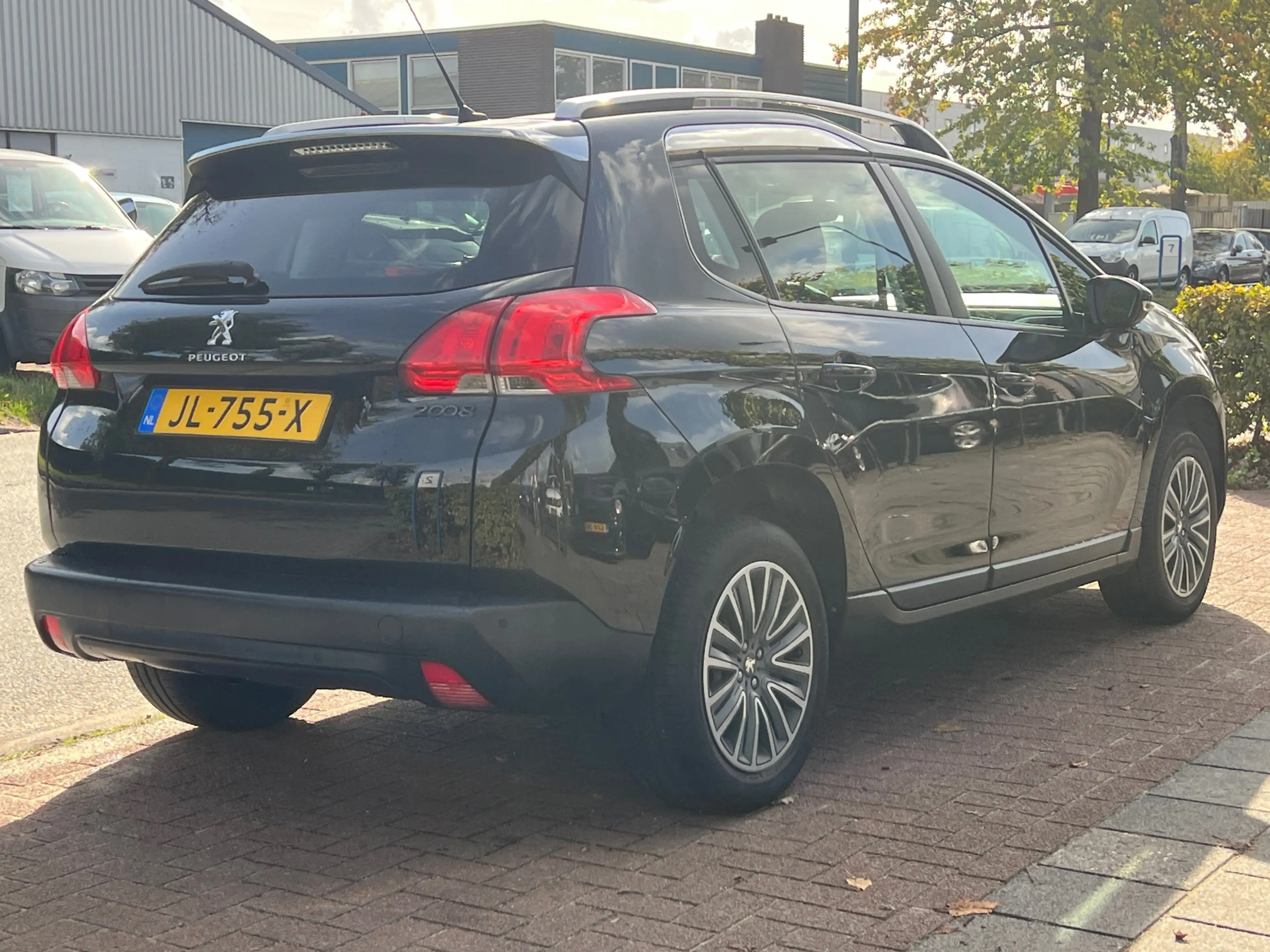 Peugeot 2008 1.2 PureTech Blue Lion — photo 5