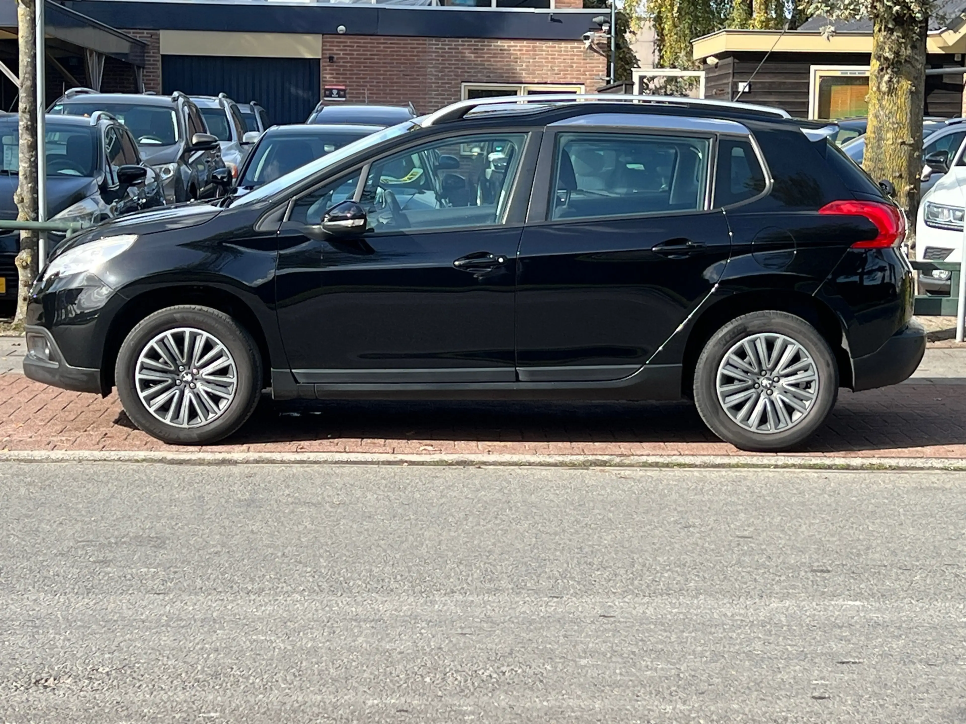 Peugeot 2008 1.2 PureTech Blue Lion — photo 4