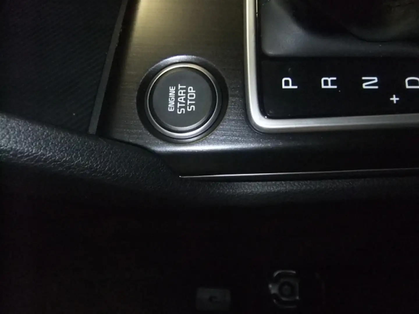 Kia Sportage 1.6 T-GDI 2WD DCT Vision Gris - 2
