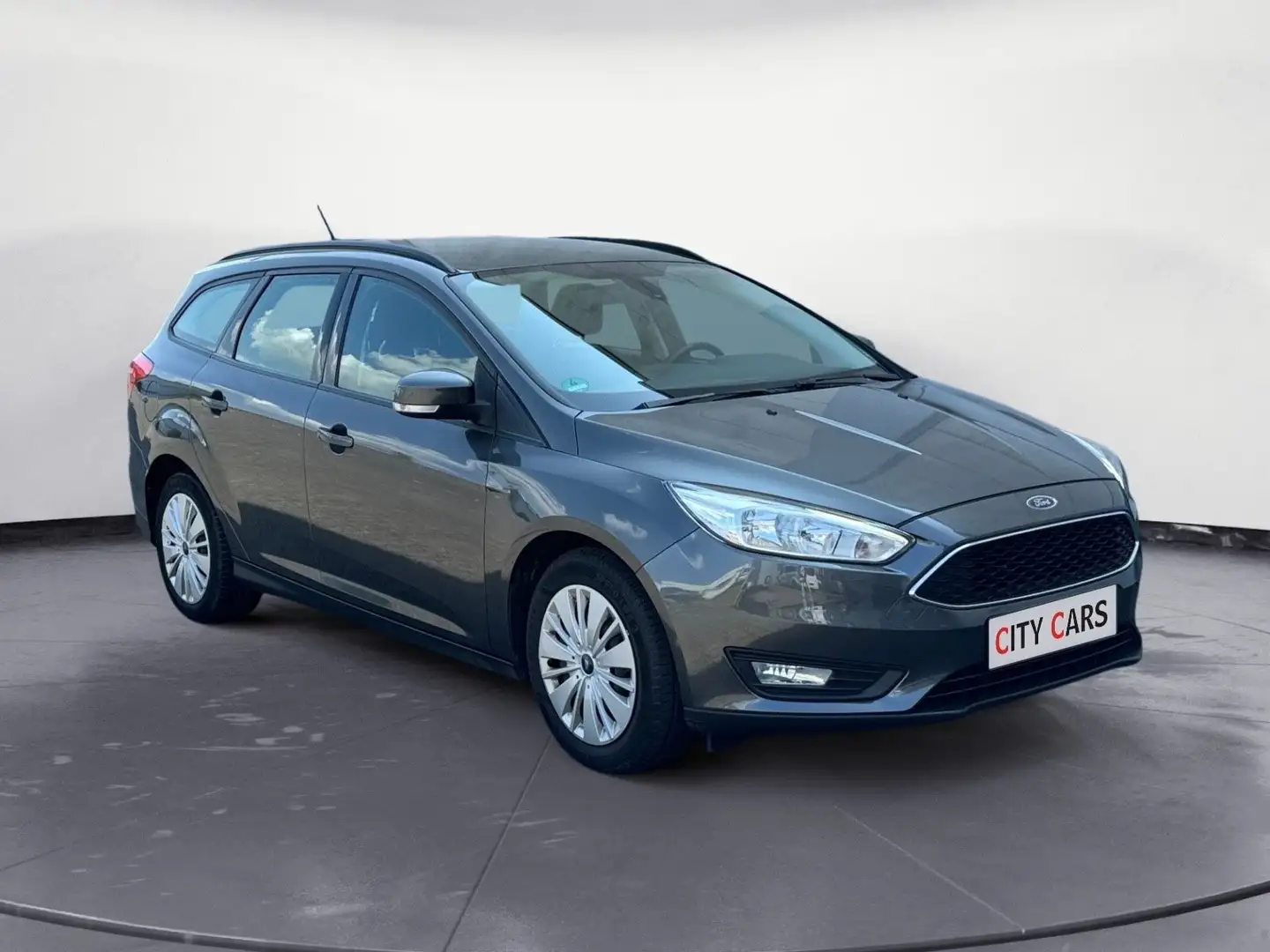 Ford Focus 1.6 Turnier Tempomat PDC Grijs - 2