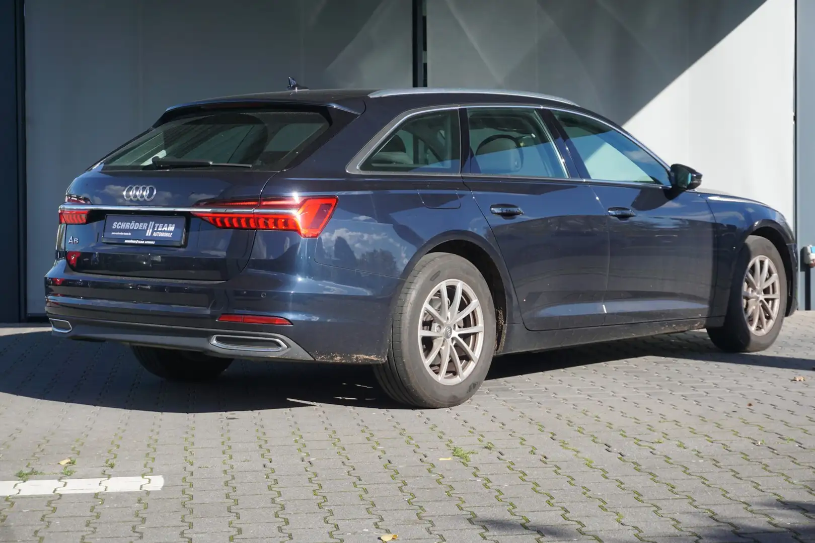 Audi A6 Avant 40 TDI Navi Matrix Ambiente PDC SHZ Bleu - 2