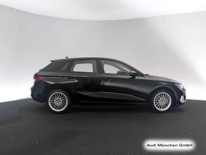 Audi A3 2023, foto 3