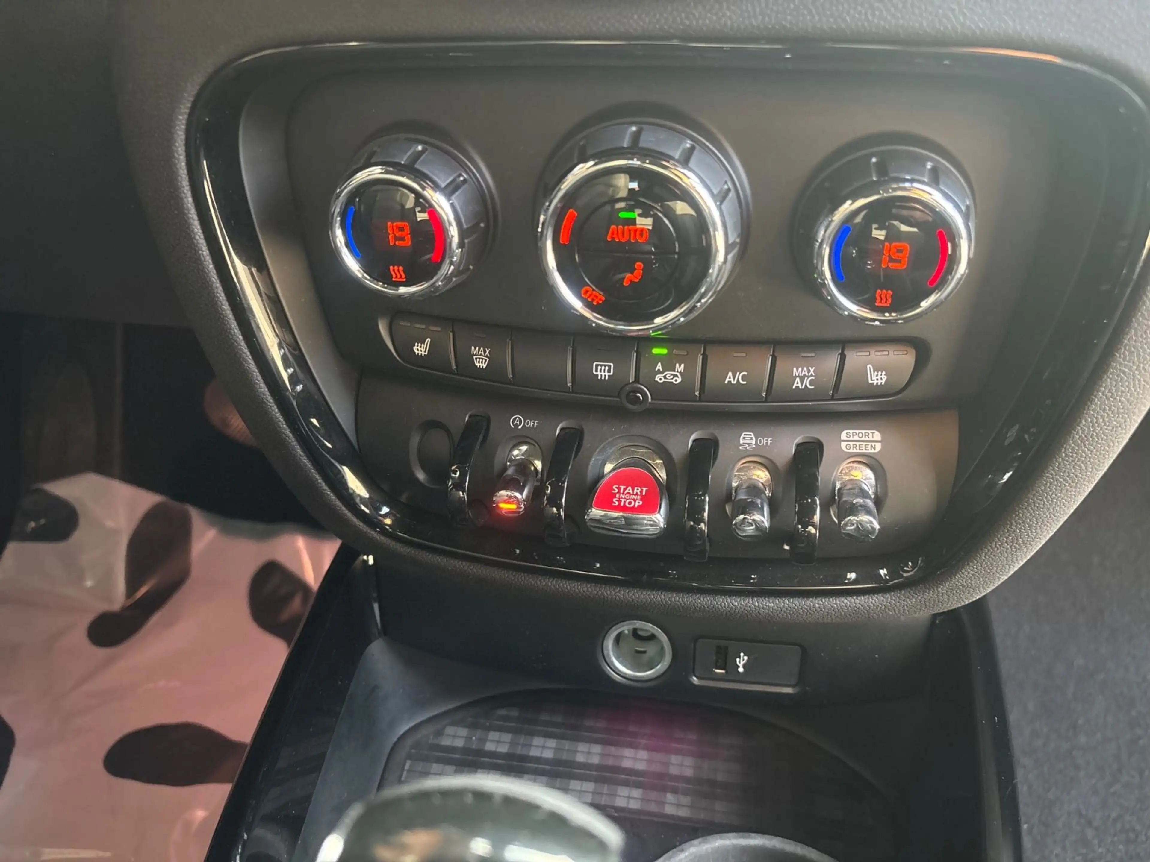 MINI Cooper D Clubman LederCrossPunch Kamera LED Navi — photo 12