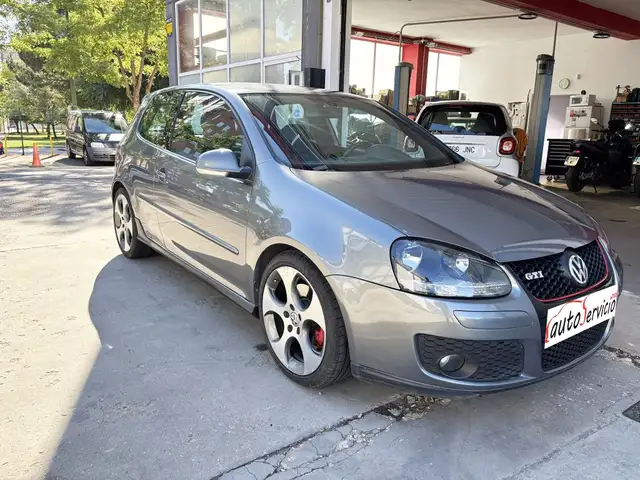 Volkswagen Golf GTI 2.0 TFSI
