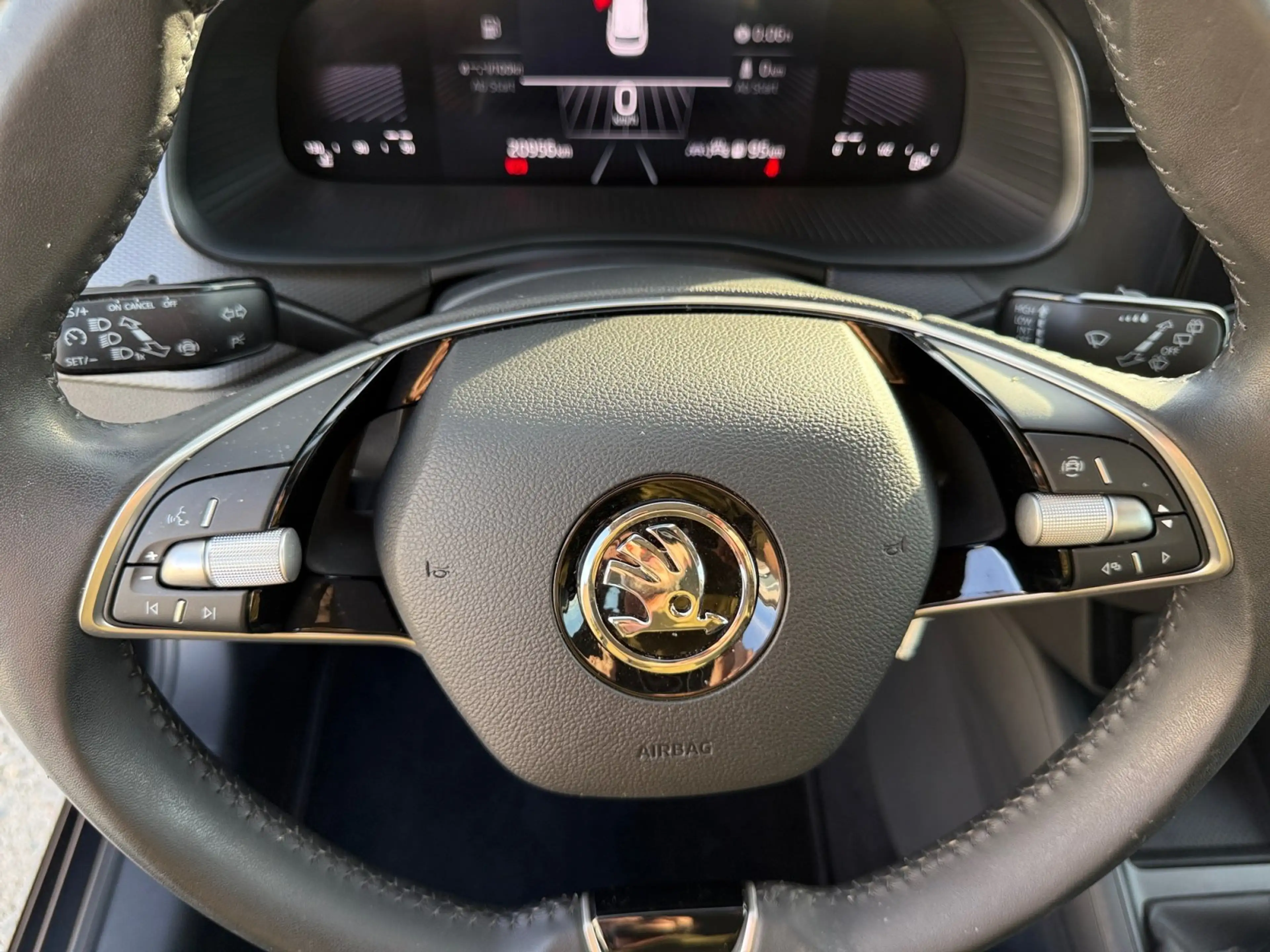 Skoda Kamiq Essence 1.0TSI Spurhalteassistent PDC Klima — photo 19