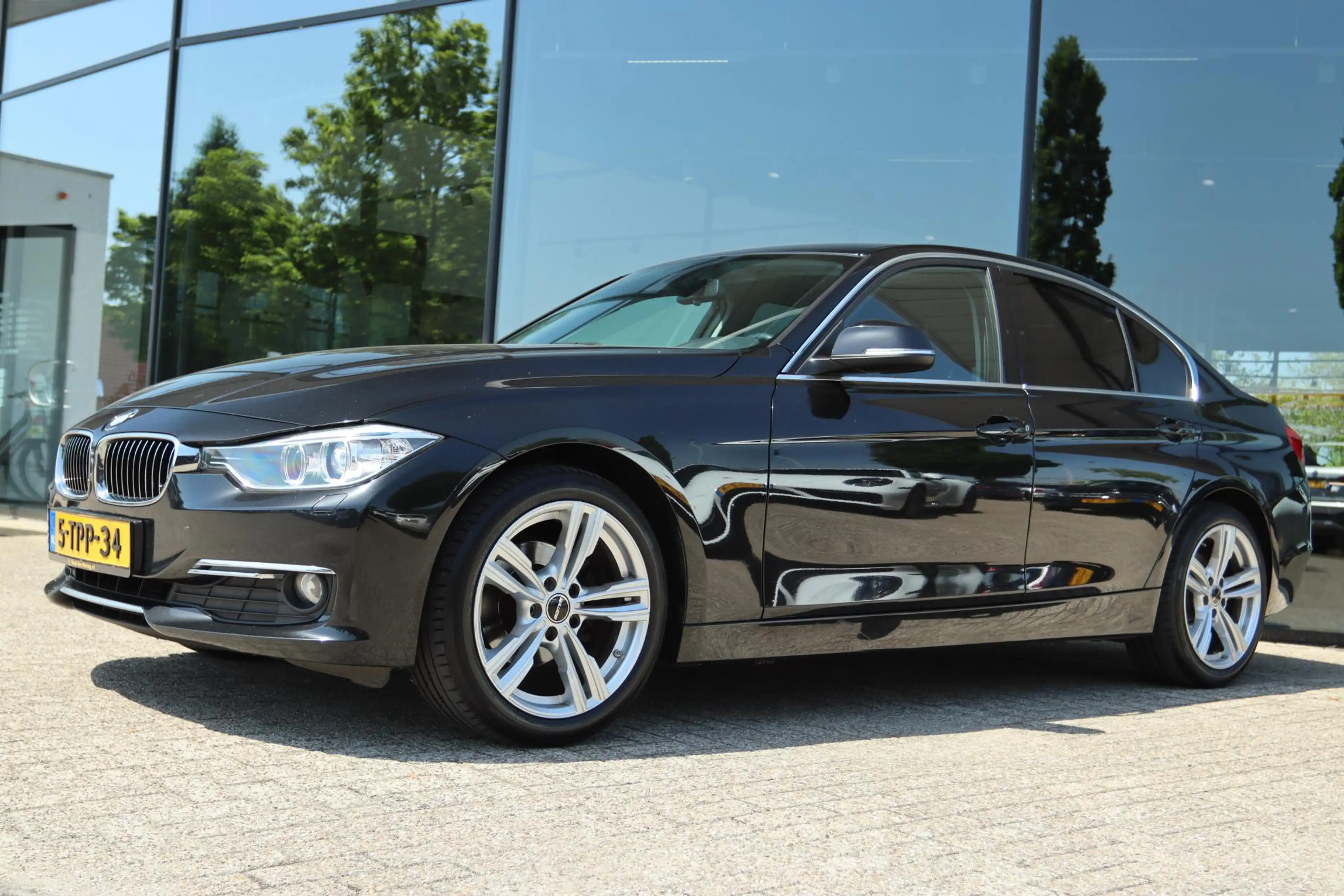 BMW 316 3-SERIE 316I HIGH EXECUTIVE AUT. | LEDER | NAVI |