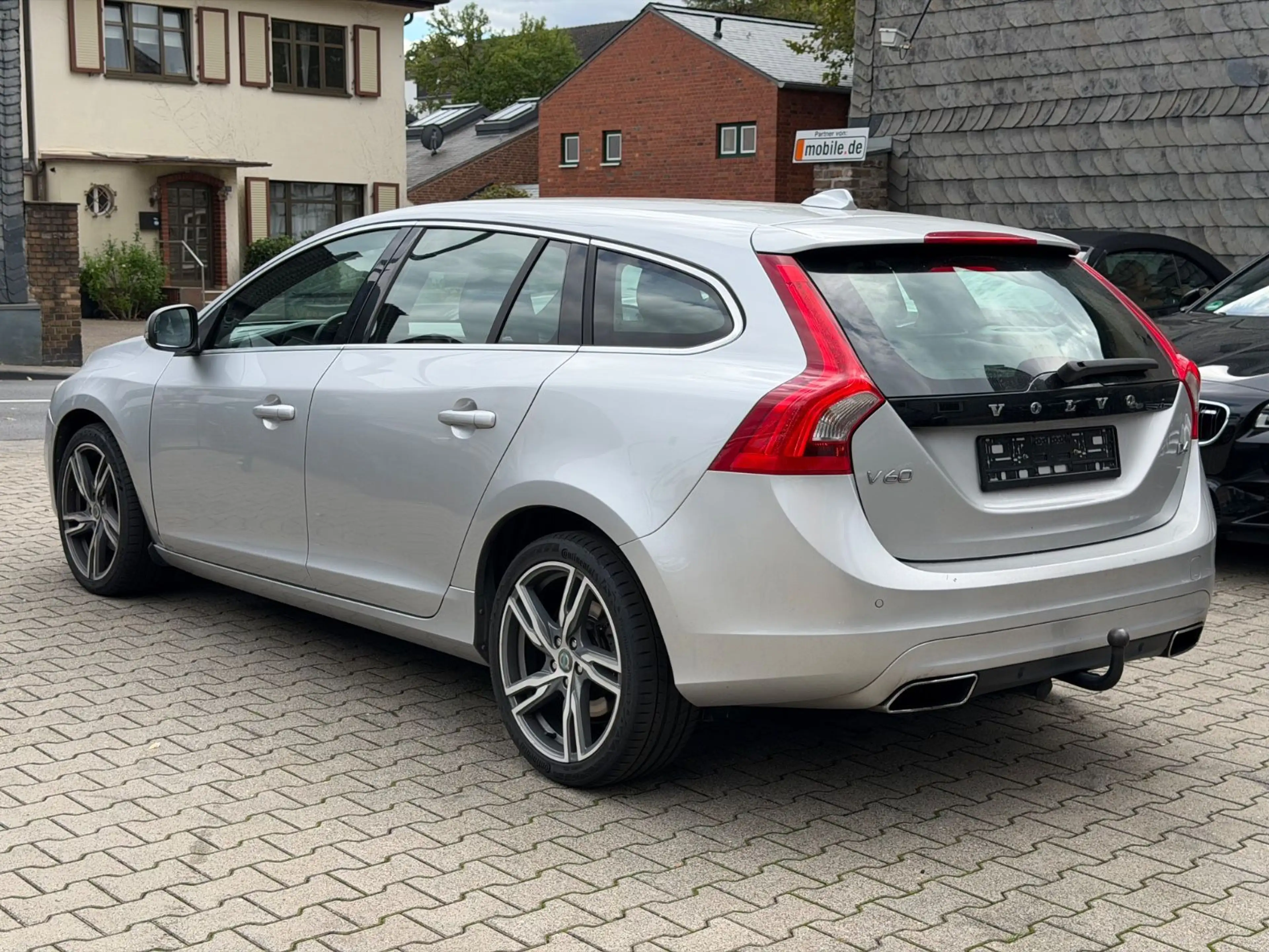 Volvo V60 Kombi Momentum Insp.NEU*TÜV-02.28*Klima*Temp — photo 6
