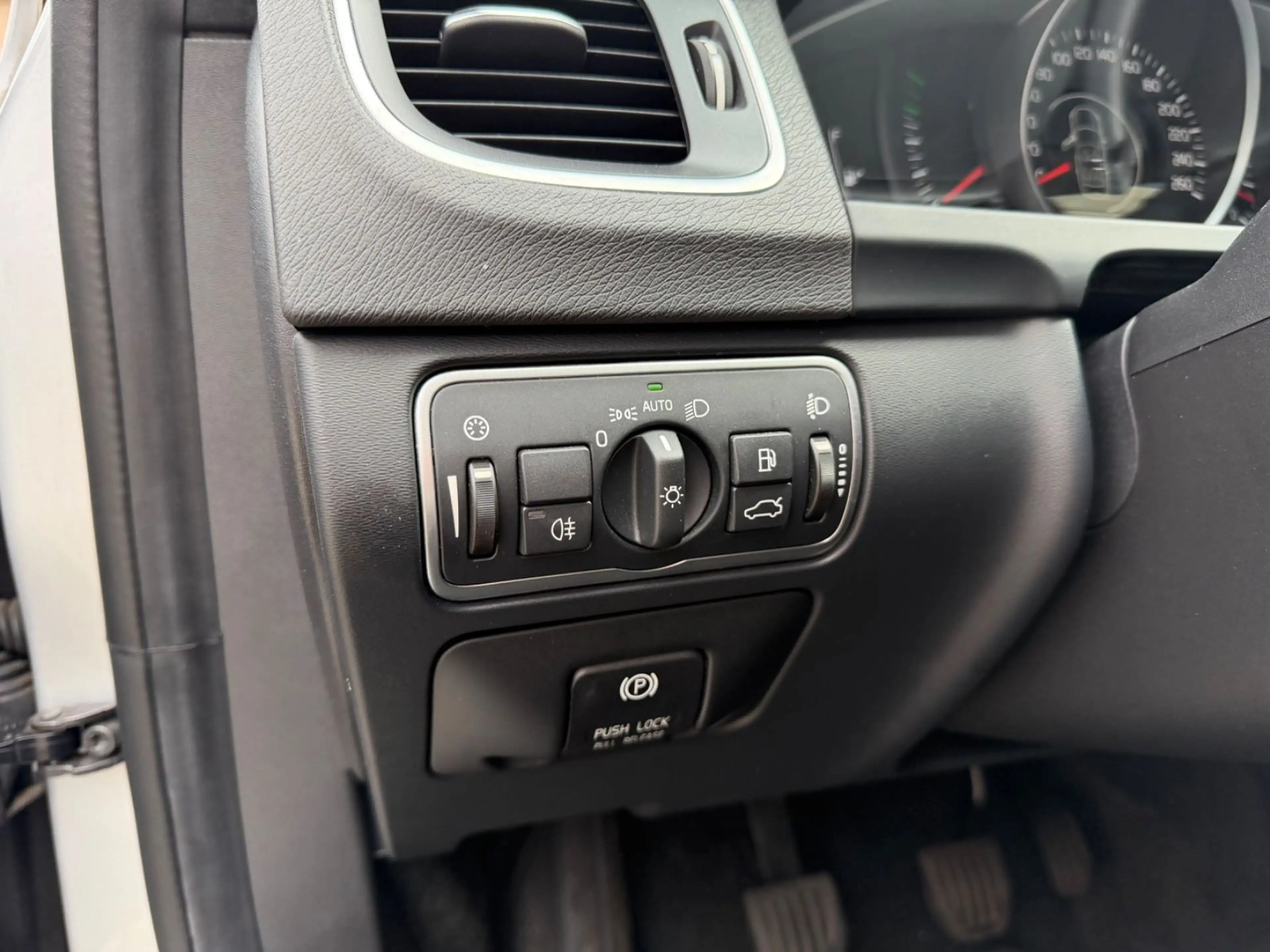 Volvo V60 Kombi Momentum Insp.NEU*TÜV-02.28*Klima*Temp — photo 11