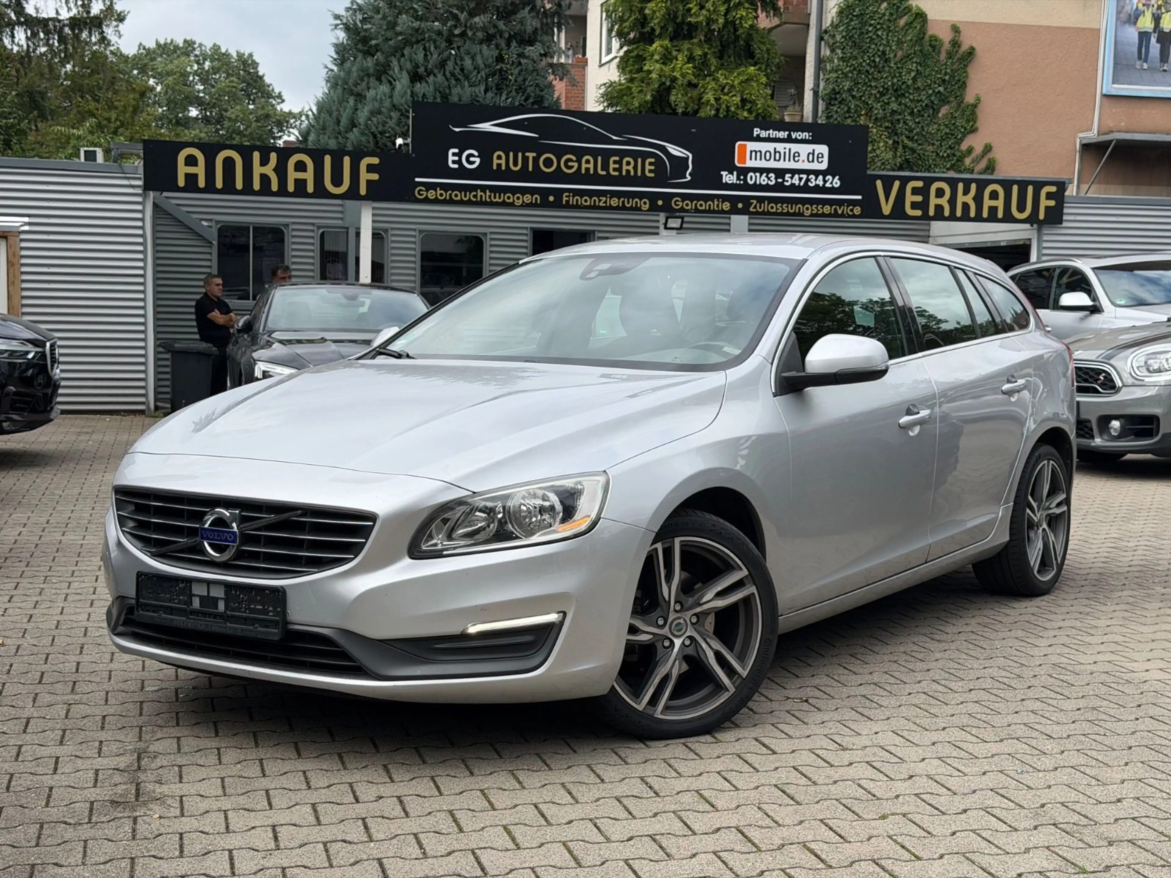 Volvo V60 Kombi Momentum Insp.NEU*TÜV-02.28*Klima*Temp