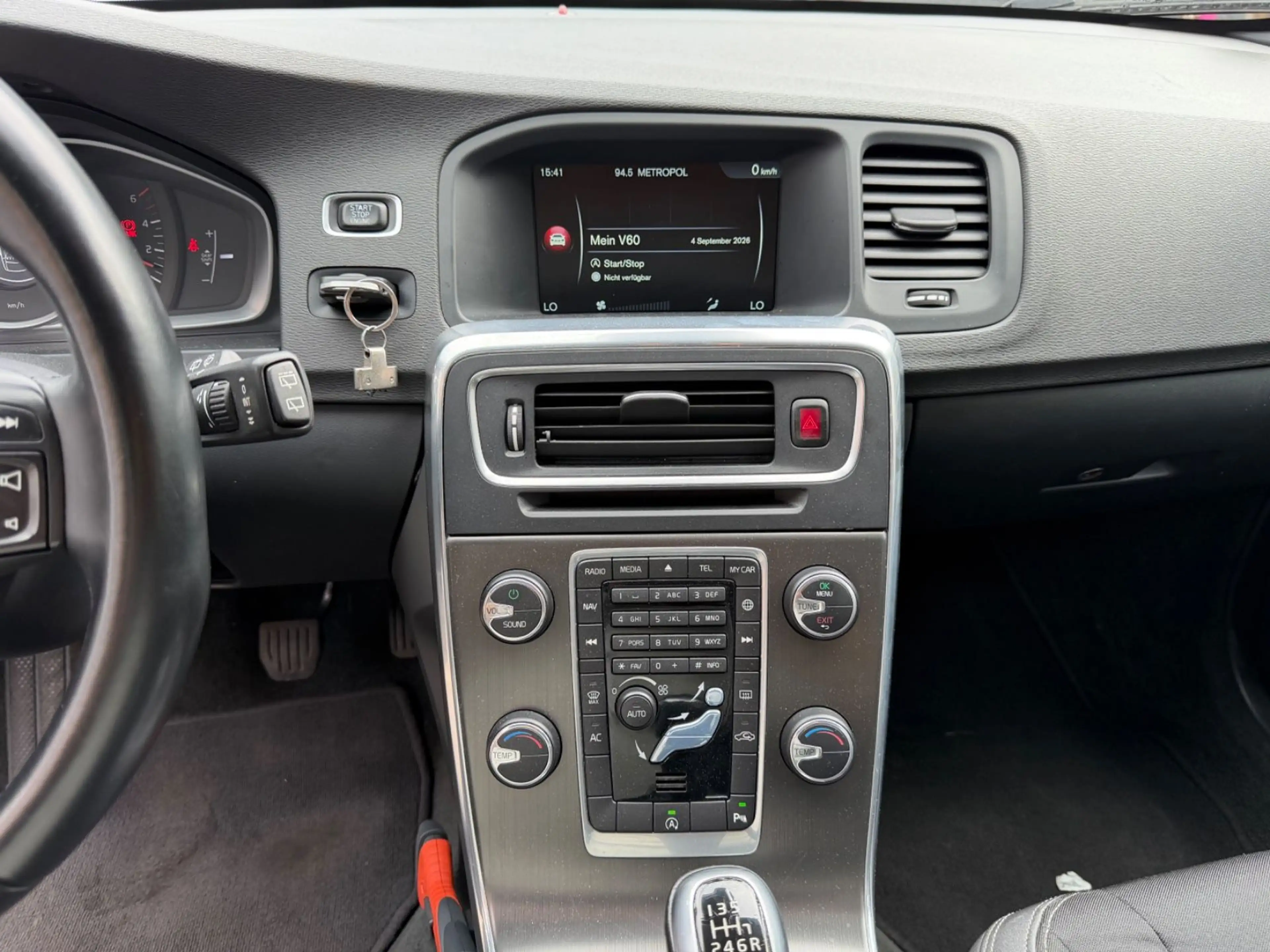 Volvo V60 Kombi Momentum Insp.NEU*TÜV-02.28*Klima*Temp — photo 13
