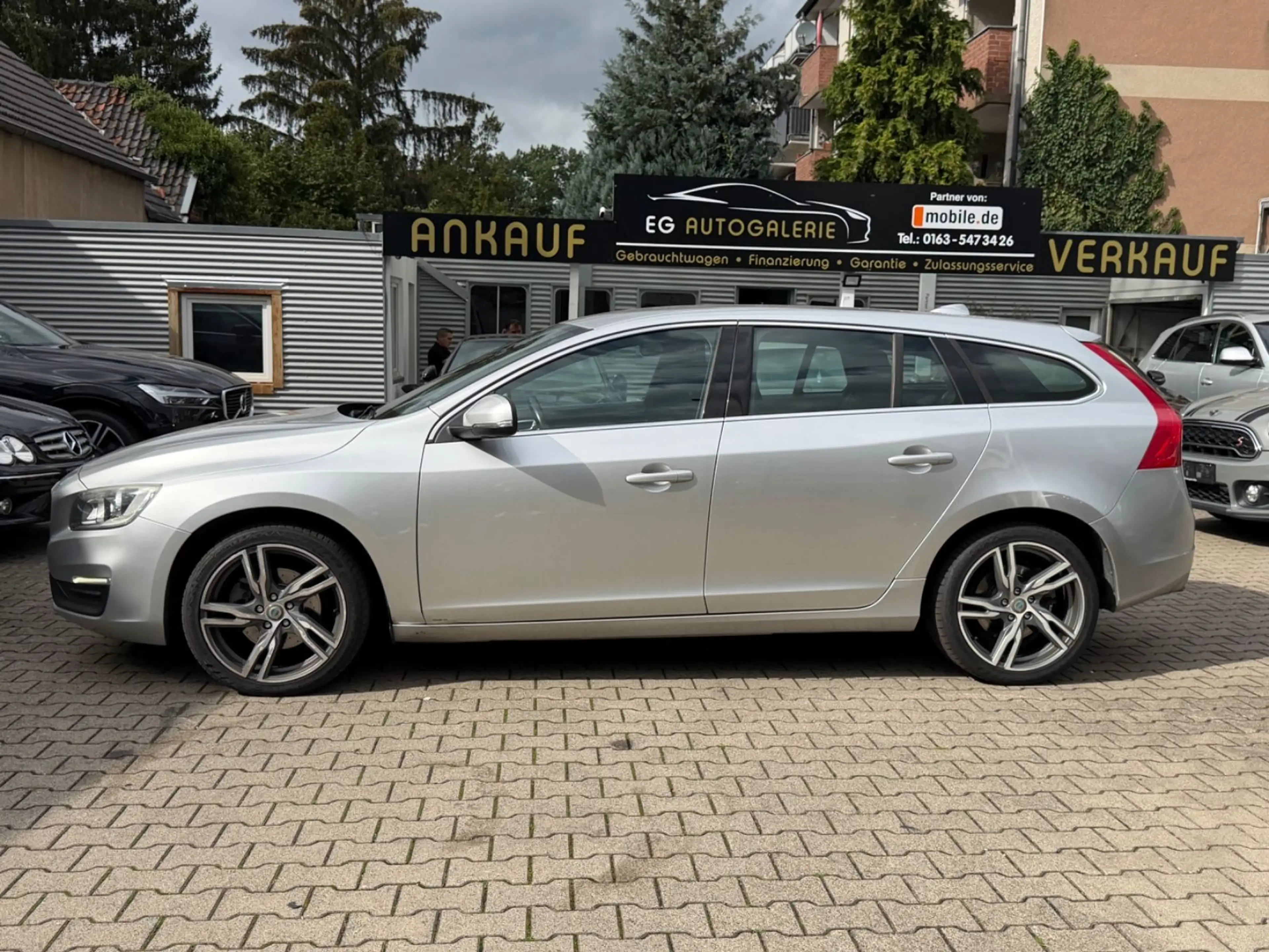 Volvo V60 Kombi Momentum Insp.NEU*TÜV-02.28*Klima*Temp — photo 7