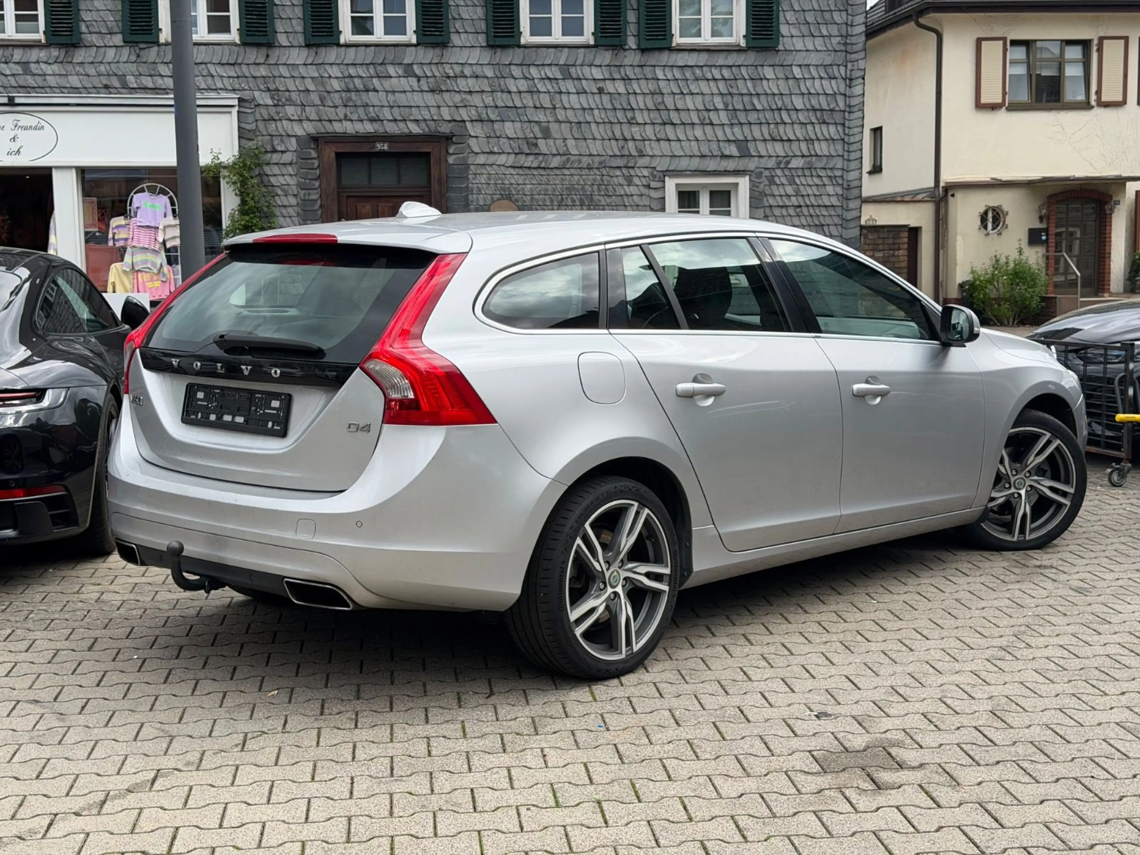 Volvo V60 Kombi Momentum Insp.NEU*TÜV-02.28*Klima*Temp — photo 4