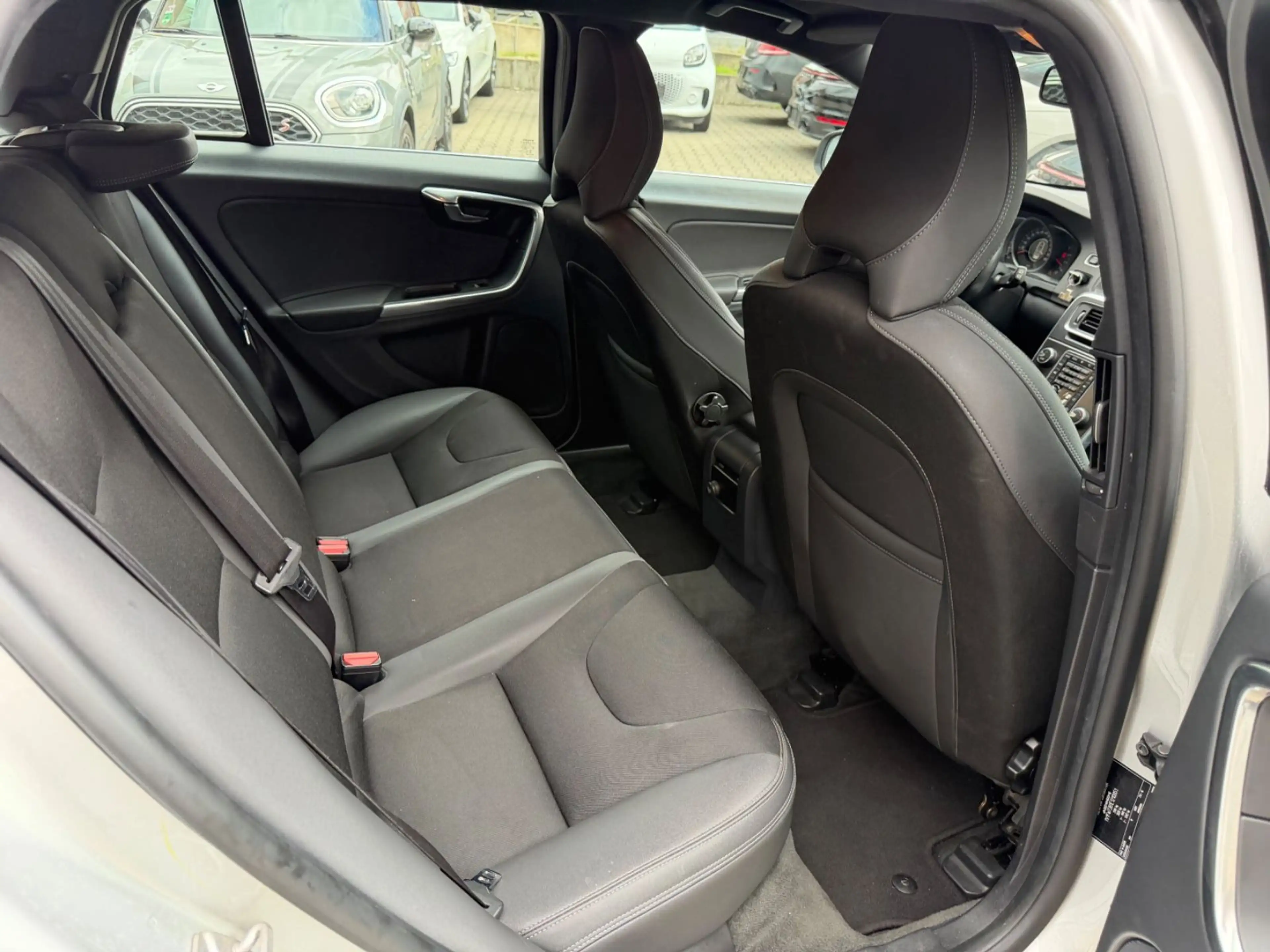 Volvo V60 Kombi Momentum Insp.NEU*TÜV-02.28*Klima*Temp — photo 18